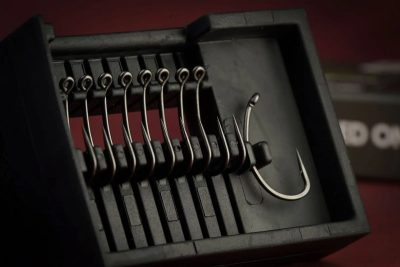 One More Cast- COLNE-V Needle Point Hooks Size 4- haki karpiowe - obrazek 2